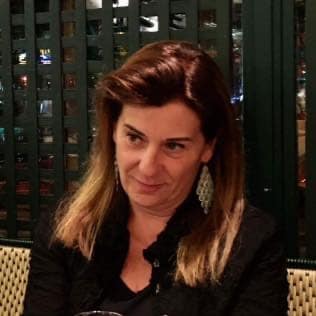 Catherine Pont Humbert a reçu le prix Venus Khoury-Ghata pour son livre “Quand les mots ne tiennent qu’à un fil – Une épopée poétique”, La Tête à l’envers, 2025